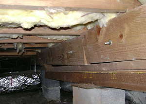 sagging crawl space with wooden shimming a Holly Springs crawl space