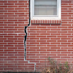 A foundation with a large crack that's wider at the top than on the bottom in Mocksville